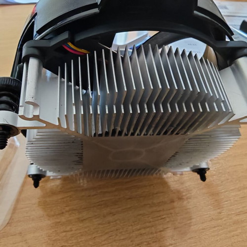 AMD Ryzen 5 7600X processor with cooler like new