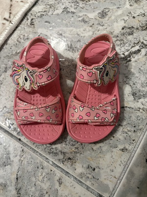 Children's slippers like new, few times worn