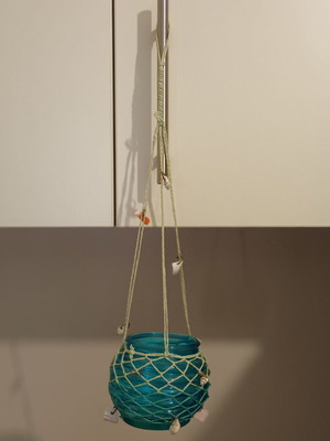 Hanging tealight candle holder with decorative shells