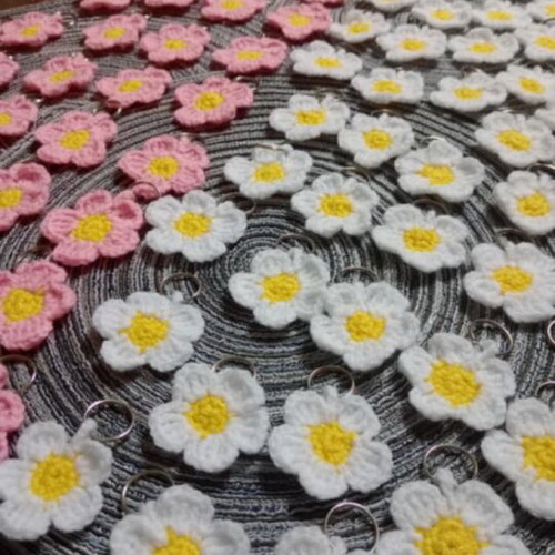 Daisy wedding favor handmade crocheted made to order