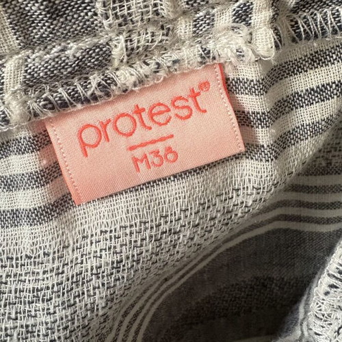 Protest mini skirt size L, like new, gray and white