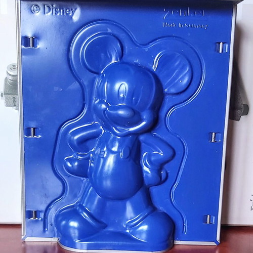 Mickey Mouse cake mold used