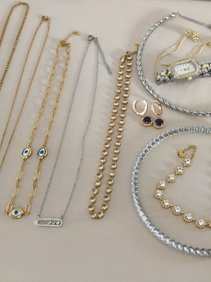 Μοντέρνα κοσμήματα καινούργια, όλα μαζί