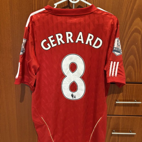 Liverpool FC Steven Gerrard 2010 Jersey like new with Premier League patches