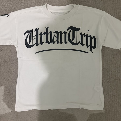 Zara Streetwear Style Set like new, T-Shirt Urban Trip & Tokyo Shorts