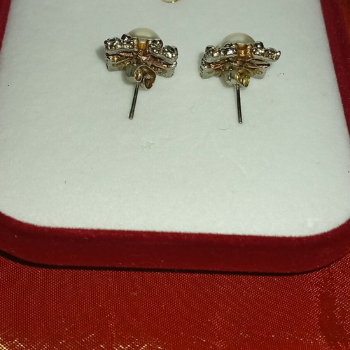 Vintage earrings with pearl and stones used