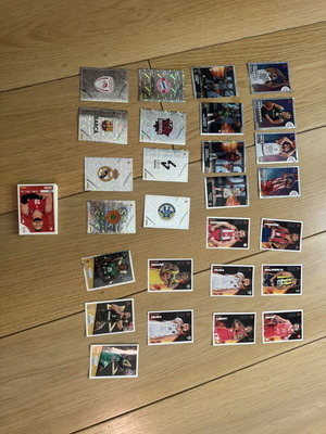EuroLeague 2025-26 αυτοκόλλητα σαν καινούργιο, 27 special και 49 απλές