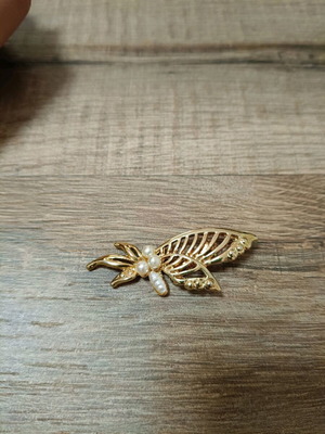 Pin gold-plated with stones like new