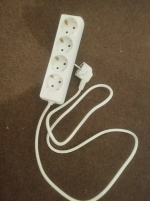 Ever Future power strip 4 outlets like new, 1.5 meter cable