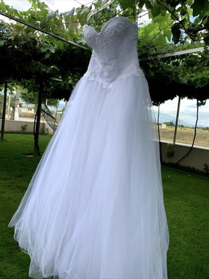 Wedding dress, size M, corset, fits size S