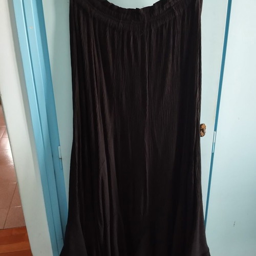 Black maxi flared skirt like new, elastic crinkle fabric
