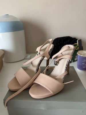 Migato beige sandals like new, size 38