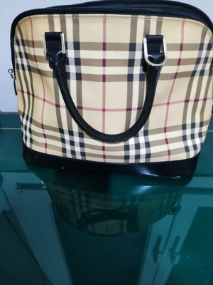Burberry Чанта за ръка като нова