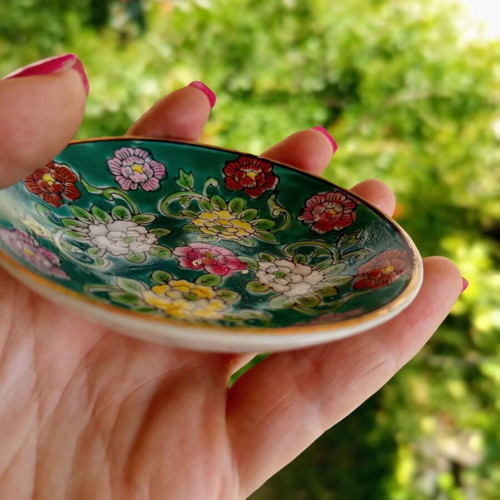 Vintage porcelain Asian trinket dish with floral motif, like new