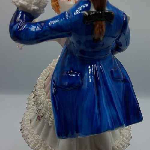 Vintage porcelain music figurine of dancing couple, like new