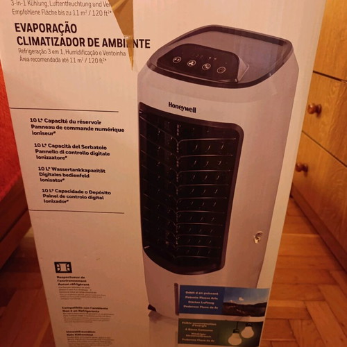 Portable air conditioner small like new