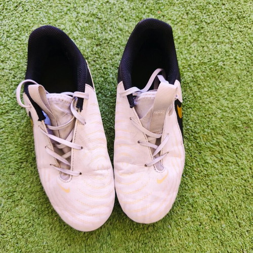 Nike Phantom GX II football shoes like new, white with gold details