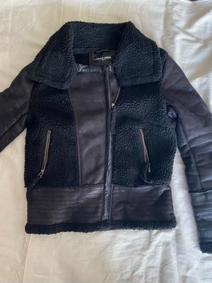 Μπουφάν μουτον μαύρο medium μεταχειρισμένο με φθορές