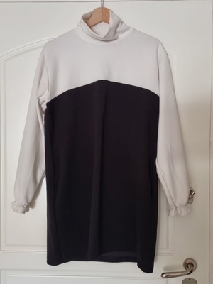 Mini dress Wanderlust like new, size M/L, black and white