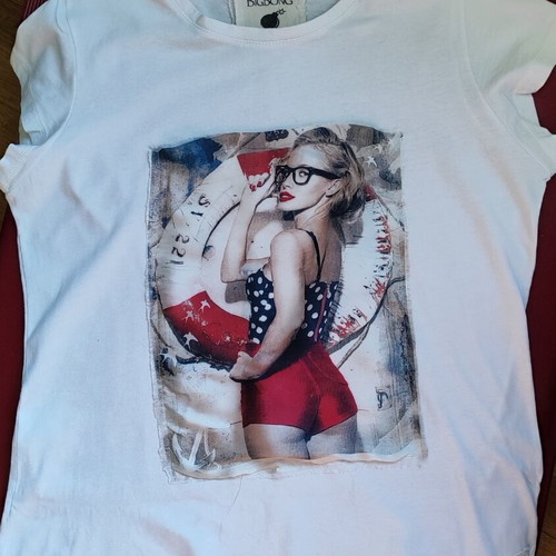 Bigbong white women's T-shirt M with pin-up print like new