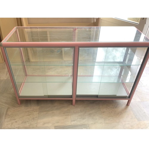Professional store display case like new, metal frame pink