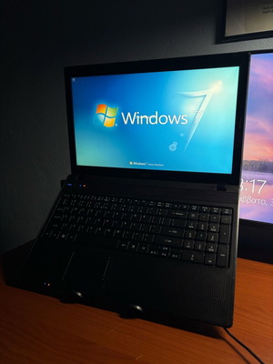 Acer Laptop μεταχειρισμένο με οθόνη 15", 4GB RAM, Windows
