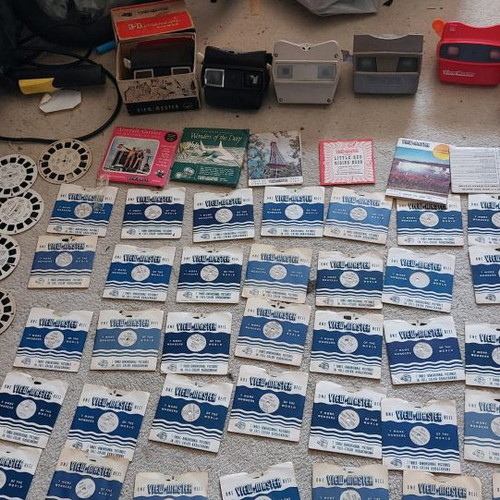 View Master pack with 43 reels, 6 viewers and collectible catalogs