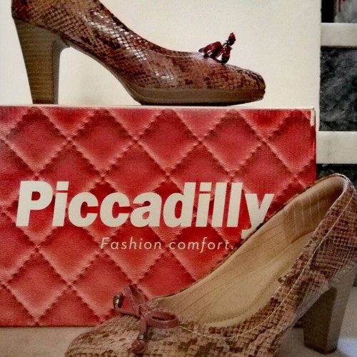 Piccadilly anatomical heels with snake pattern 8cm size 38 like new