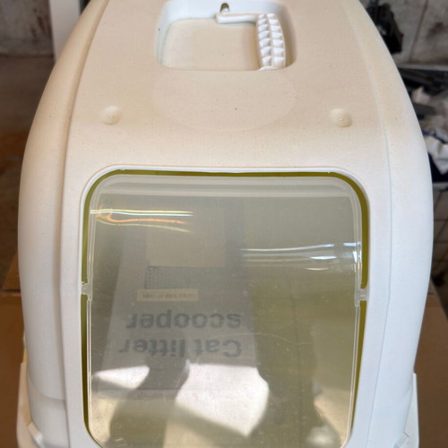 Closed Cat Toilet like new with door, odor filter and scooper