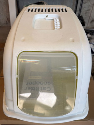 Closed Cat Toilet like new with door, odor filter and scooper