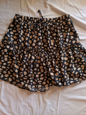 Mini skirt size XL like new