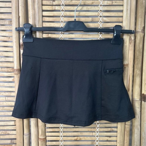 Black pleated skort with built-in shorts, size S