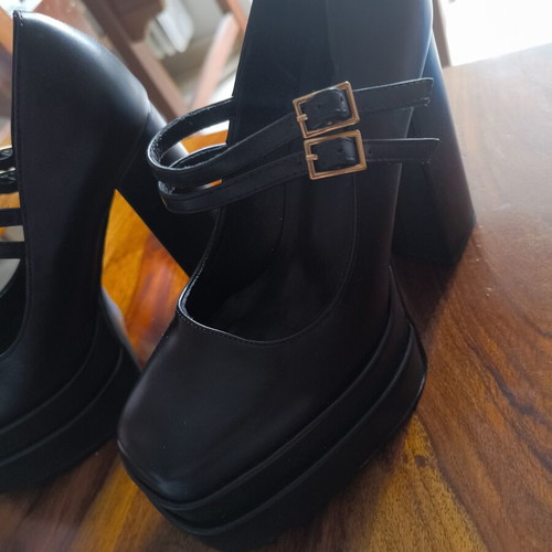 Mia shoes size 37 black platform sandals like new