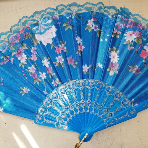 Fan like new, fabric and plastic