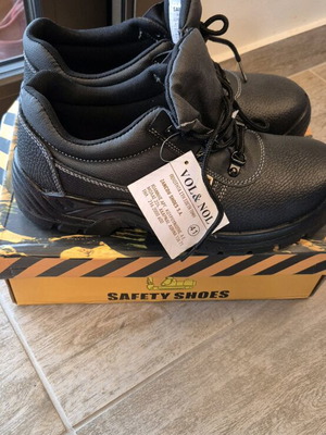 Safety Shoes size 41 fits 42 new black