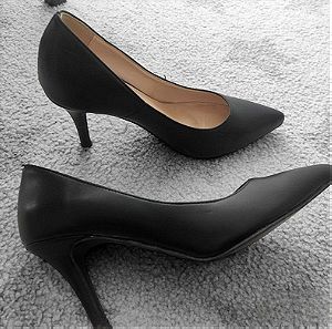 Μαύρη δερμάτινη γόβα Katia shoes 37