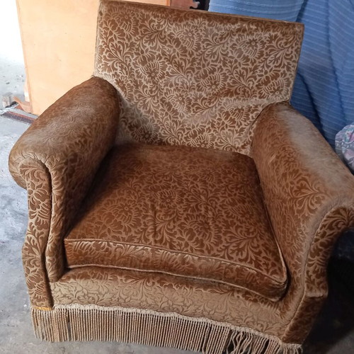 Englezakis living room set used, needs renovation