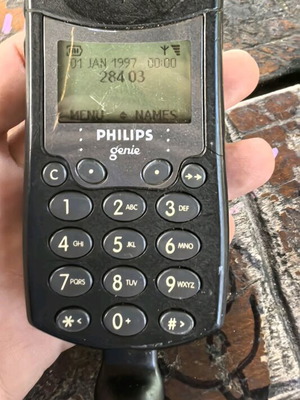 Philips Genie συλλεκτικό τηλέφωνο μεταχειρισμένο, χωρίς φορτιστή, με ανακυκλωμένη μπαταρία