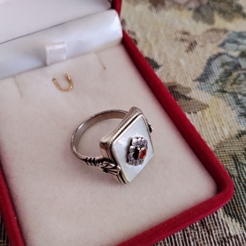 Traditional Oxidized Gianniotiko Women's Ring 925 Silver with White Mother-of-Pearl and Garnet