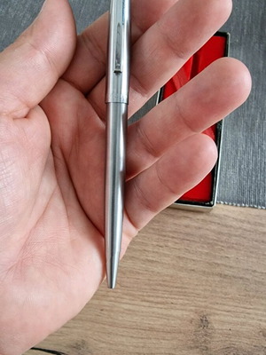 Pen like new, needs ink refill