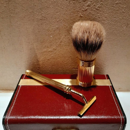 Vintage luxury shaving set like new with leather case