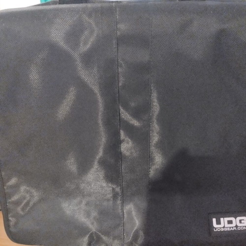 UDG Ultimate CourierBag DeLuxe 17“ like new for laptop and vinyl black
