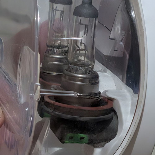 Philips H11 Ultimate White 6000K headlight bulb like new