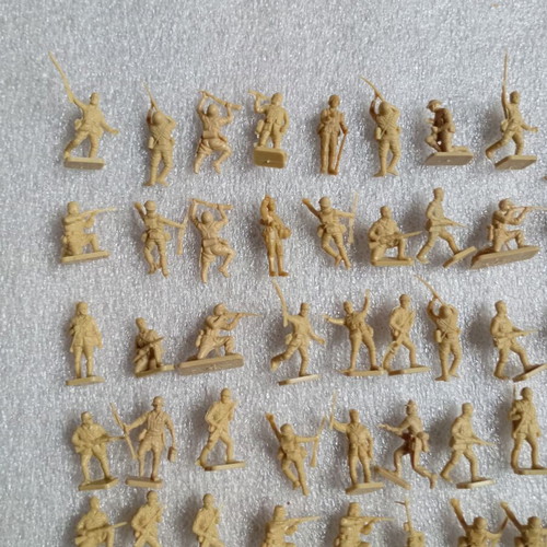 Vintage Military Figures 1/76 Scale Pack of 82, like new