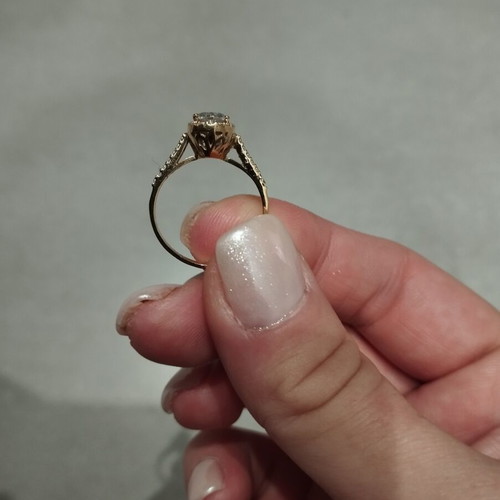 Gold 9k teardrop ring, size 55
