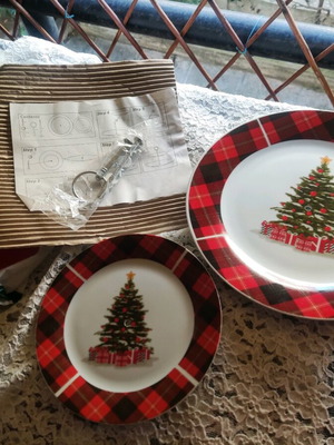 Christmas plates new, large 28 cm and small 20 cm