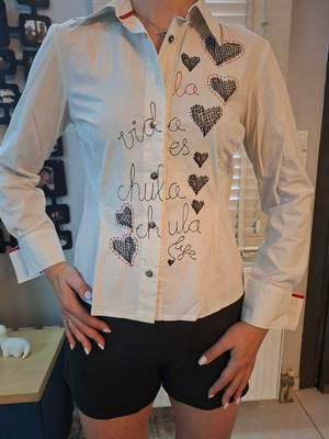 Women's Shirt with Embroidered Designs Size Medium New White