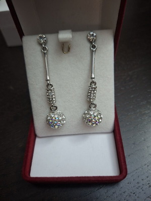 Long earrings with iridescent rhinestones, like new, hypoallergenic, silver color