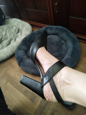 Black sandal like new, 11 cm heel, Greek brand, size 37