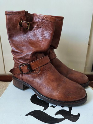 Women's brown cognac leather boots like new, size 39